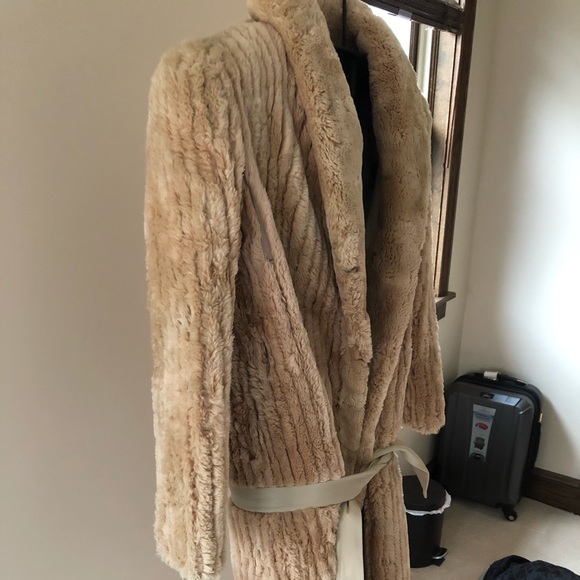 Short Nap Fox Fur Jacket - Picture 3 of 4